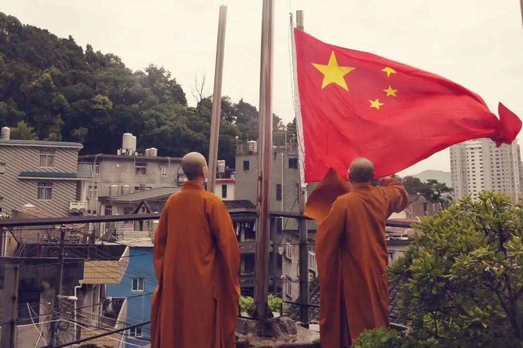 女子旅游时在车上睡着被叫醒称不尊重导游,你能接受导游的做法吗? - 专业的问答平台